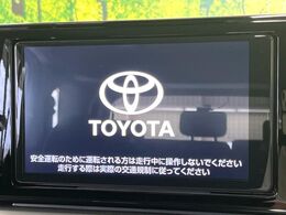 【メーカー純正ナビ】インテリアに溶け込むスタイリッシュな「専用設計」メーカーナビを装備♪視認性や操作性など基本性能にも優れ、より上質なカーライフをお楽しみいただけます。