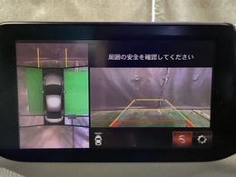 狭い場所での駐車やすれ違いなどでより的確な運転操作に役立つ360°ビューモニターが装備されています。