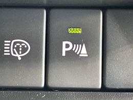 【クリアランスソナー】バンパーに付いたセンサーが障害物を検知！一定の距離に近づくとアラートで教えてくれます♪狭い駐車スペースや車庫入れ時も安心ですね☆