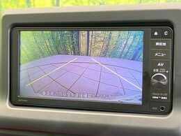 【バックカメラ】駐車時に後方がリアルタイム映像で確認できます。大型商業施設や立体駐車場での駐車時や、夜間のバック時に大活躍！運転スキルに関わらず、今や必須となった装備のひとつです！