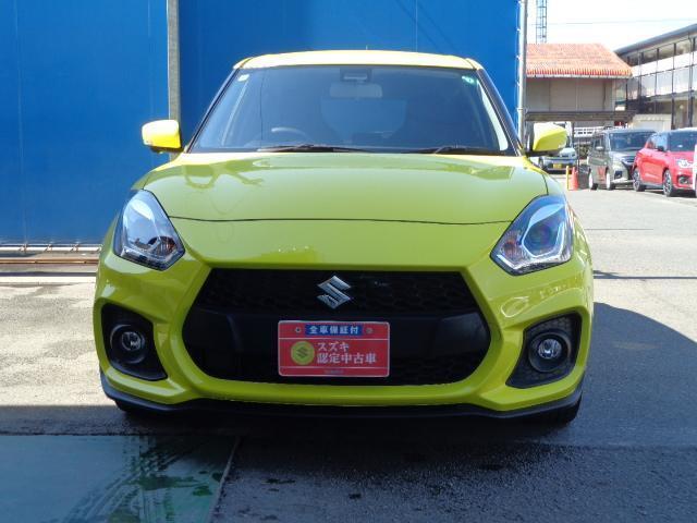 凛としたフェイスが魅力のフロントデザイン！白い光・ハイレスポンス、低燃費の【LEDヘッドランプ】！