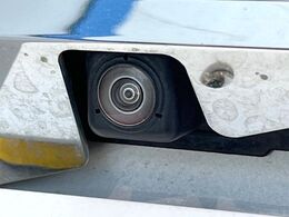 【アラウンドビューモニター】専用のカメラにより、上から見下ろしたような視点で360度クルマの周囲を確認することができます☆死角部分も確認しやすく、狭い場所での切り返しや駐車もスムーズに行えます。