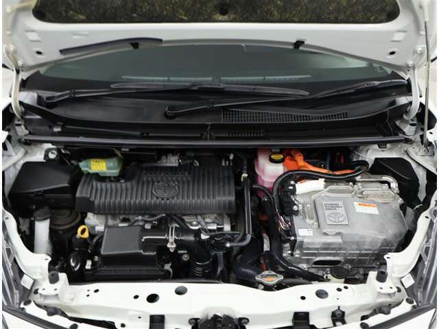 当社自慢の工房でクリーニングされたエンジンルームを見にお越しください！キレイになっていると、異常も発見しやすくなりますよね。
