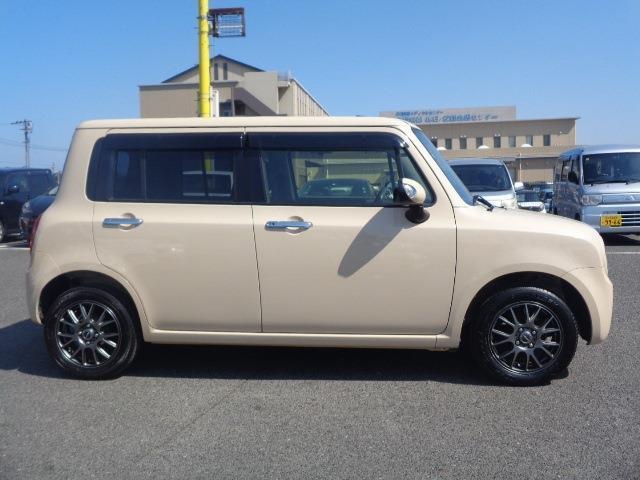 納車時にはオイル交換・エレメント交換を始めとしまして、ベルト類や足回りなど車内の電球まで、細かくチェックさせて頂きます。