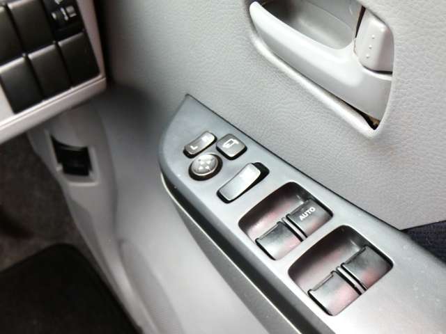 ☆パーツ☆アルミホイル・ローダウンサス・車高調・レザー調シートカバー・HIDヘッドライト・各種エアロ・ナビゲーション・バックモニター・ETCなどご予算に合わせて新品、中古パーツも販売、取付可能です(o^^o)