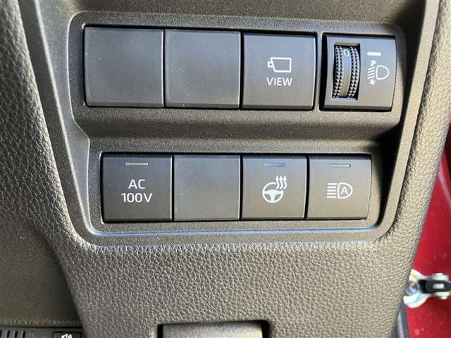 オートマチックハイビーム、ステアリングヒーター、全周囲カメラの作動スイッチです。