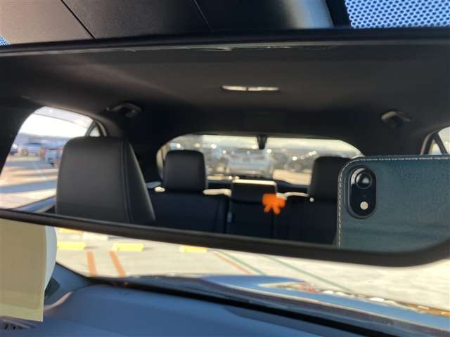 わかりづらいですがオレンジに光る表示が車両ドラレコの作動ランプです。