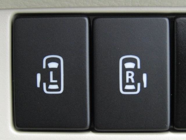 両側電動のスライドドアスイッチです。室内の開閉スイッチでゲストを向かえる際、さりげなくドア開閉スイッチをON。スマートですね！