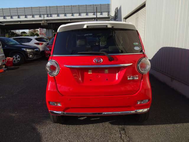 バックカメラ付きで駐車も安心