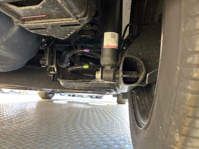 お車を安心してお乗りいただく為には、足回りの定期点検が欠かせません。サービスサポート（有償保証）では無料点検もご提供しており、安心のカーライフをお過ごしいただけるサポート体制が整っています。