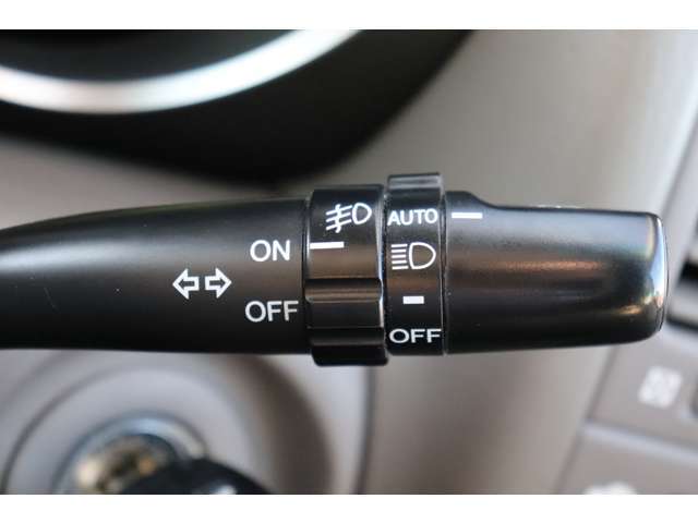 オートライト装備でトンネルも楽々　消し忘れ防止にもなります♪