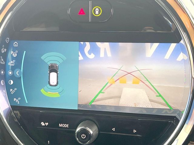 ●ガイドライン付きバックカメラ：不安な駐車もこれで安心！ガイドライン付きなので狭い箇所での駐車もラクラクです！