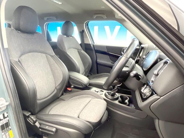 ●ハーフレザーシート：高級感漂うハーフレザーシートは、使用感も少なく良好なコンディションを保っております！その他、気になる箇所がございましたらお気軽にお問合せ下さい！