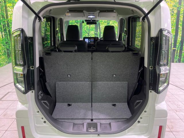 普段のお買い物や通勤、送迎等に十分な荷室スペースを確保しております。セカンドシートを倒すと、大きな荷物の積載も可能です♪