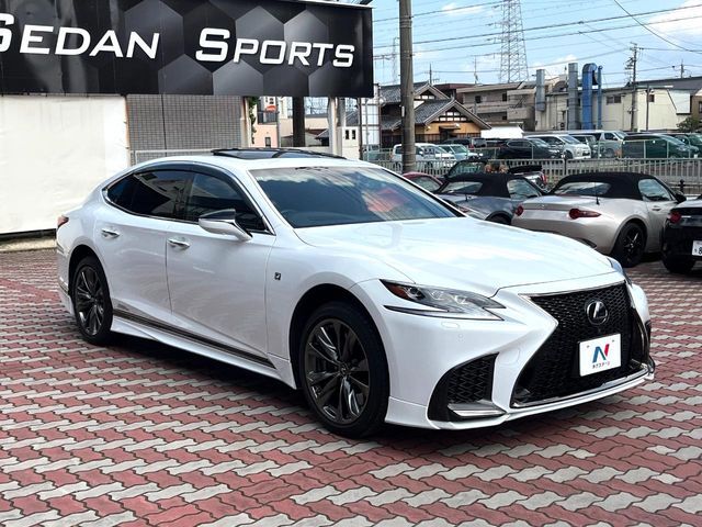 大好評のボディコーティング「弾スプラッシュコート」もご納車までに施工可能。通常のガラスコートと異なる、耐久年数6年の無機質ガラスコーティングが、ボディをキレイな状態に保ってくれます。