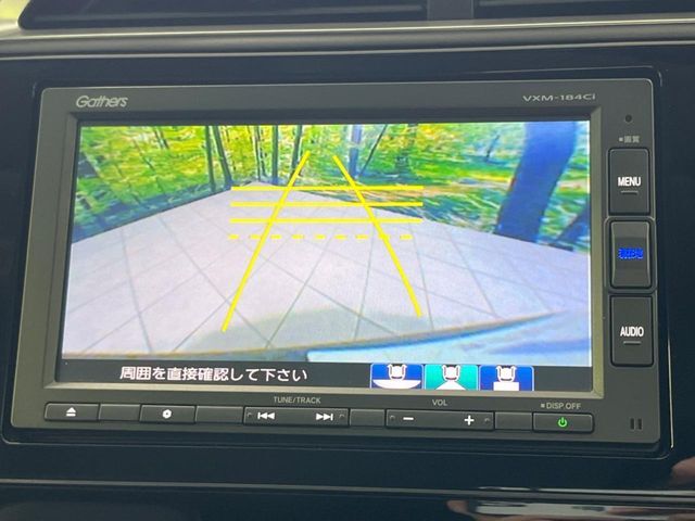 【バックカメラ】駐車時に後方がリアルタイム映像で確認できます。大型商業施設や立体駐車場での駐車時や、夜間のバック時に大活躍！運転スキルに関わらず、今や必須となった装備のひとつです！