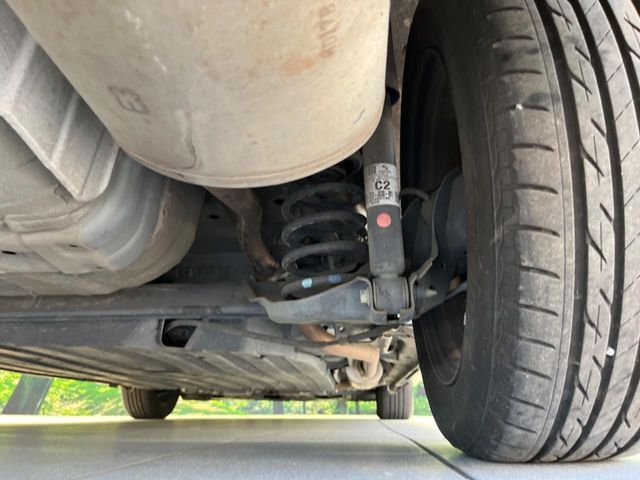 お車を安心してお乗りいただく為には、足回りの定期点検が欠かせません。サービスサポート（有償保証）では無料点検もご提供しており、安心のカーライフをお過ごしいただけるサポート体制が整っています。