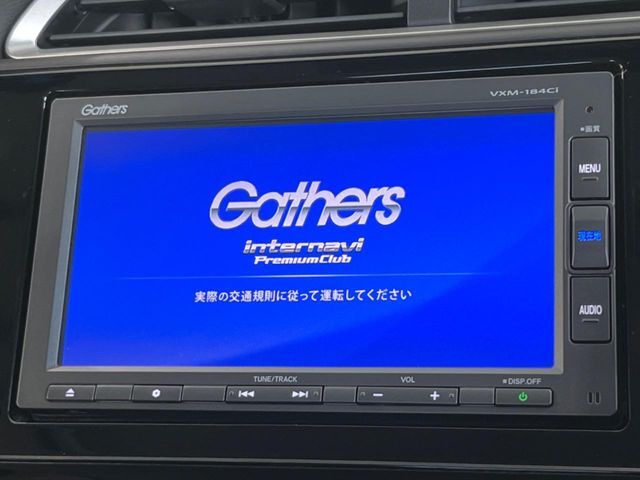 【純正ナビ】人気の純正ナビを装備しております。ナビの使いやすさはもちろん、オーディオ機能も充実！キャンプや旅行はもちろん、通勤や買い物など普段のドライブも楽しくなるはず♪