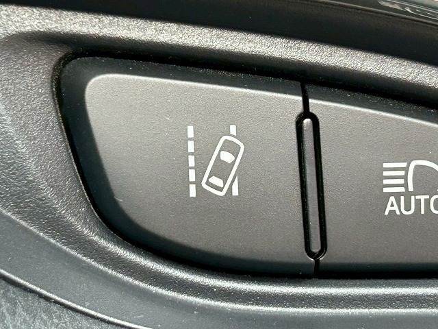 【車線逸脱警報】最新の装備が充実しております。