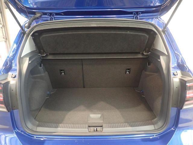 荷室は荷物を隠せるトノカバー付！充分な荷室の広さです！