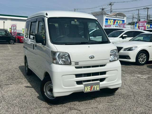 JAAA（日本自動車鑑定協会）による厳しいチェックを公表しております。当社販売担当者、仕入担当者、リフトに持ち上げ車検検査員による下廻りチェックをクリアした高品質車を展示しております