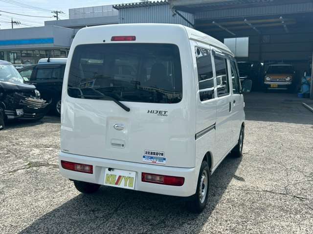 自社陸運局認証工場完備！国家資格車検検査員資格を持った整備士による整備。ステレオ、エアコン等走行に関係のない所も不具合箇所があれば修理してお渡しいたします。