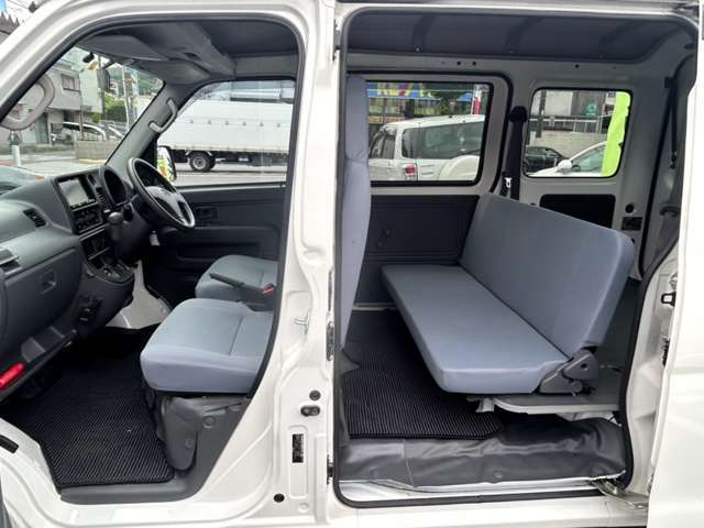 遠方のお客様でも店頭納車の場合は車両を陸運局に持ちこまずに名義変更可能ですので余計な諸費用も頂いておりません。遠方陸送納車も格安です☆