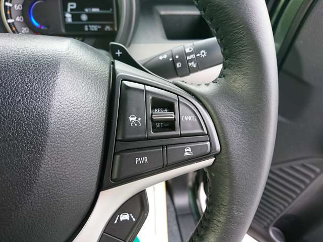 ★アダプティブクルーズコントロール（ACC）★ステアリングスイッチにより、ステレオカメラで先行車との距離を測定。設定した車間距離を適切に保ち、加速・減速・更に停止まで自動追従します。