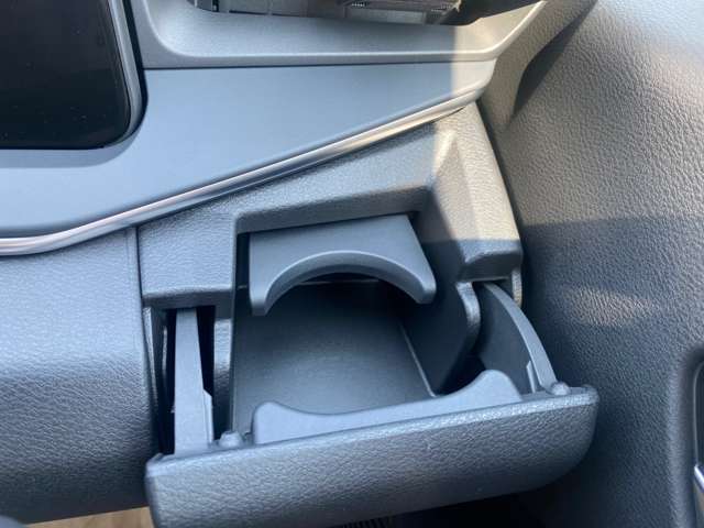 紙パックも収納可能な使いかってのいいドリンクホルダーです。