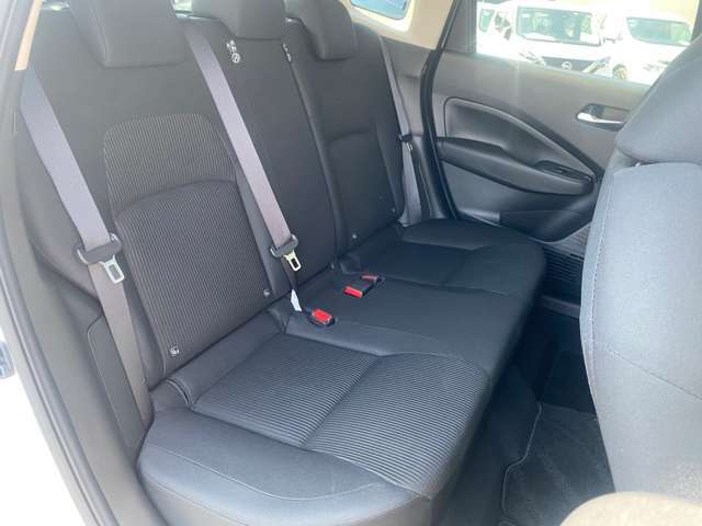 大人でもゆったりとくつろげる車内空間を実現しました。