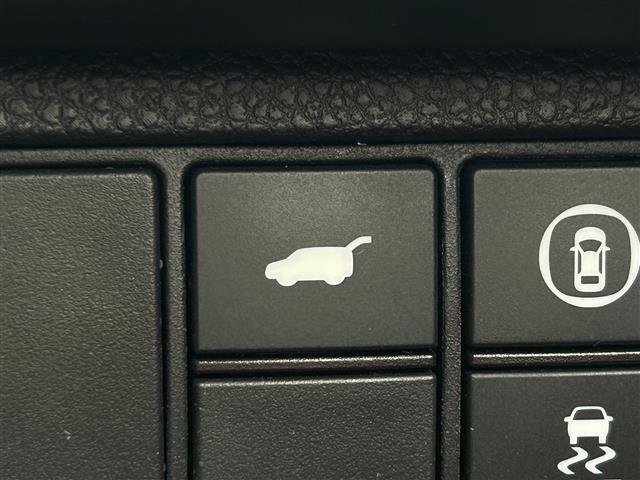 【　オートライト　】オートライトなのでライトの点け忘れを気にすることなく運転が出来ます。