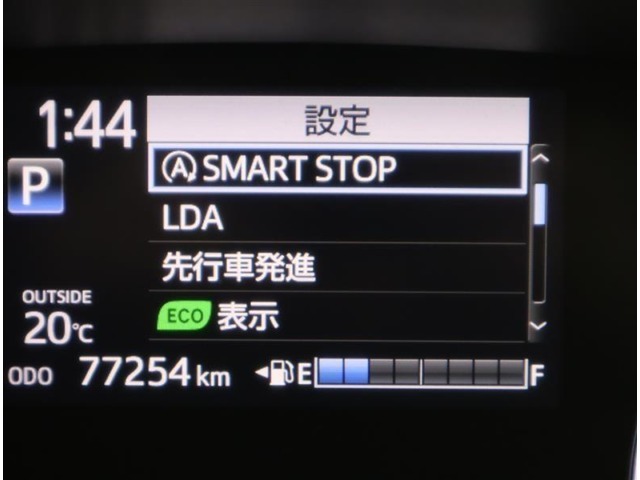 コーナーセンサーを車の前後に装備。障害物までの距離に応じて警告音を変えてお知らせ。縦列駐車時や駐車場・車庫などでの取り回しをサポートします。詳細は販売店スタッフまでおたずねください。