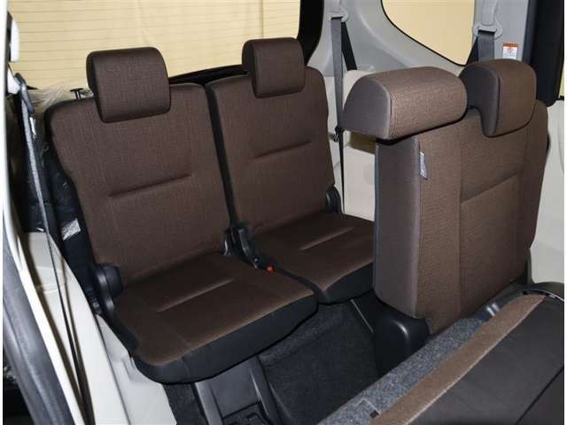 ゆとりある広々とした車内空間は、ドライブを始め買い物やレジャーなど、幅広く活躍します。一人でもみんなとでもお出かけを楽しみましょう！