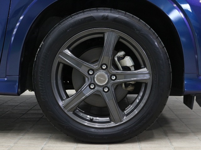 自社で新車＆中古車販売時の下取り車から厳選されたお車を多数展示しております。