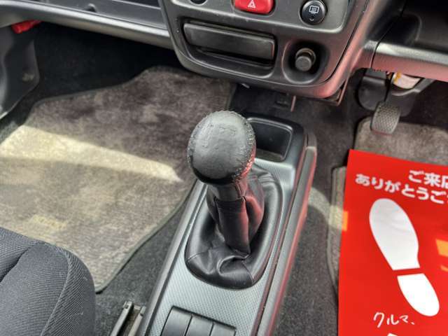 走りの5速マニュアル搭載。シフトの入りも良く非常に乗りやすいお車になっております。思う存分マニュアル車をお楽しみ頂けます。