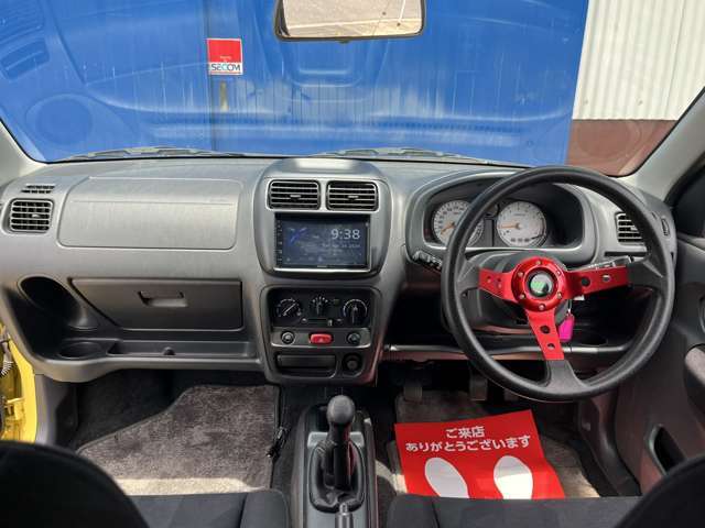 H17年式　スイフト　スポーツグレードが入庫しました。人気のブリリアントイエロー外装色になります。車高調やマフラーなど各種カスタムも施されたオススメの1台になっております。
