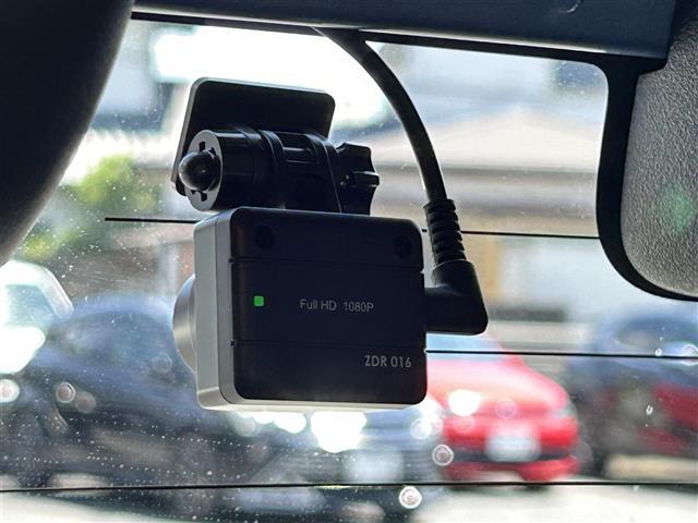 【ドライブレコーダー】映像・音声などの運転中の記録を残します。事故などを起こした起こされた時の証拠になりえますので、もしも時でも安心ですね。