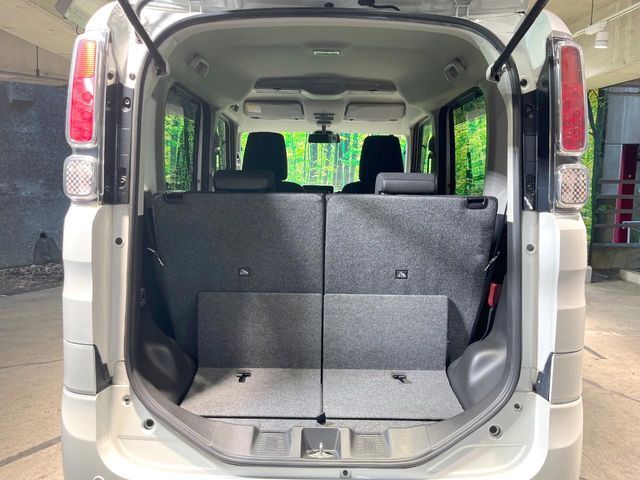 積み下ろしのしやすいデッキにはたっぷりと荷物を積み込んでいただけます。遊びから仕事まで、様々なシーンで頼れます♪