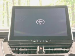【純正10型ナビ】人気の純正ナビを装備しております。ナビの使いやすさはもちろん、オーディオ機能も充実！キャンプや旅行はもちろん、通勤や買い物など普段のドライブも楽しくなるはず♪