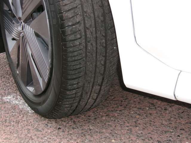 タイヤのコンディションもご確認下さい。