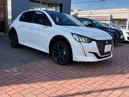 万一のトラブル時も24時間365日体制でお客様をサポート致します。保証期間中は全国どこへでも安心をご提供致します。現場修理、車両の牽引、修理完了車両の輸送手配、ドライバ・同乗者の緊急移動手配等、安心です♪