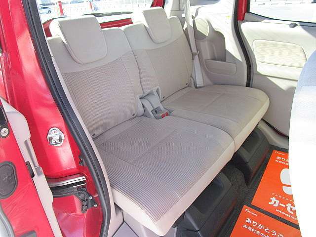 リアシートを倒すことで、より多くの荷物を積むことが可能です♪担当スタッフがしっかり走行チェック済みで安心です♪