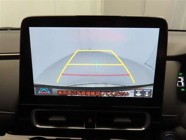 バックモニターを装備しています。車庫入れ時等に車両後方が確認出来るのでとても便利です。
