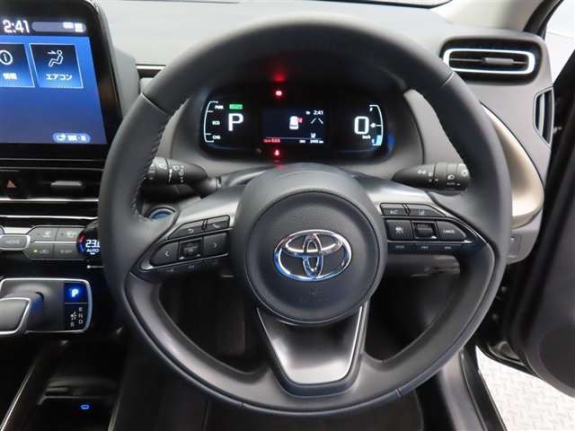 ぜひ展示車の運転席に座ってみてください。