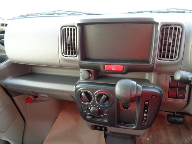 マニュアルエアコン装着車です。