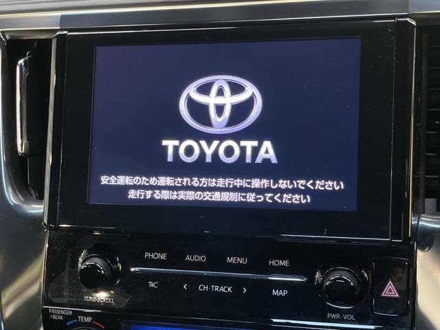 【メーカー純正ナビ】インテリアに溶け込むスタイリッシュな「専用設計」メーカーナビを装備♪視認性や操作性など基本性能にも優れ、より上質なカーライフをお楽しみいただけます。