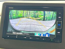 【バックカメラ】駐車時に後方がリアルタイム映像で確認できます。大型商業施設や立体駐車場での駐車時や、夜間のバック時に大活躍！運転スキルに関わらず、今や必須となった装備のひとつです！