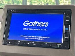 【純正ナビ】人気の純正ナビを装備しております。ナビの使いやすさはもちろん、オーディオ機能も充実！キャンプや旅行はもちろん、通勤や買い物など普段のドライブも楽しくなるはず♪
