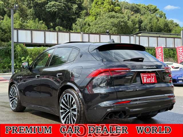 ボディーカラーは人気のネロ・テンペスタ！OP価格￥150，000！新車時オプション多数！