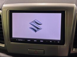 【純正ナビ】人気の純正ナビを装備しております。ナビの使いやすさはもちろん、オーディオ機能も充実！キャンプや旅行はもちろん、通勤や買い物など普段のドライブも楽しくなるはず♪